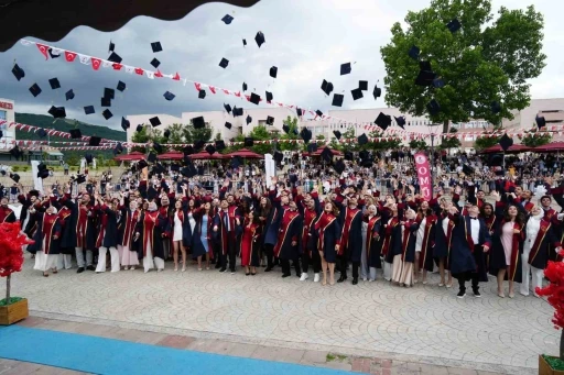 OM&Uuml; Diş Hekimliği Fak&uuml;ltesi 129 mezun verdi
