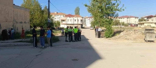 Önce çapıp sona üzerinden geçtiği arkadaşını ağır yaraladı
