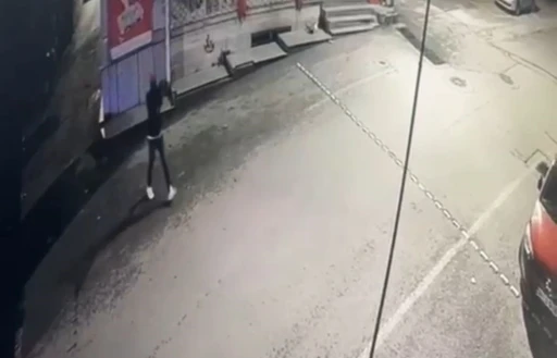 Önce etrafı kolaçan etti sonra iş yerine kurşun yağdırdı
