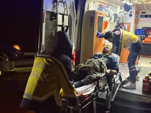 &Ouml;nce ref&uuml;je ardından bariyerlere &ccedil;arptı: 2 yaralı
