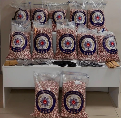 &Ouml;nce taksi, sonra eve baskın: 280 bin uyuşturucu hap ele ge&ccedil;irildi
