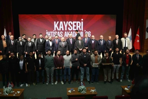 &Ouml;nceki d&ouml;nem Dışişleri Bakanı &Ccedil;avuşoğlu, KAY&Uuml;&rsquo;de konferans verdi
