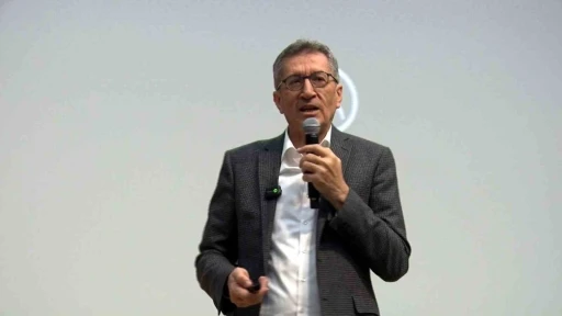 Önceki dönem Milli Eğitim Bakanı Selçuk: &quot;Dünya, eğitim bilimleri ve diğer bilimler açısından çok farklı bir dönemden geçiyor&quot;
