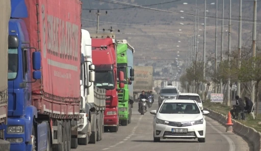 Öncüpınar Gümrük Kapısı’nda tır yoğunluğu Ramazan ayında arttı
