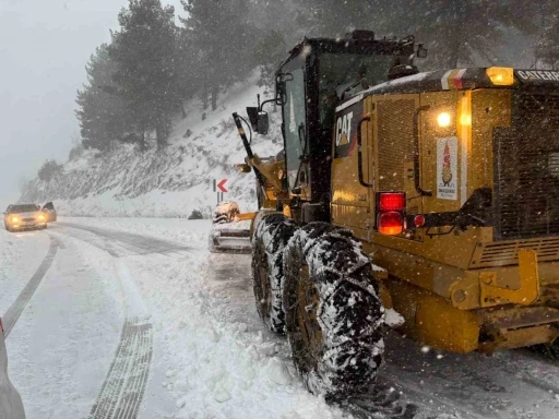 Onikişubat Belediyesi 60 ara&ccedil;la sahada
