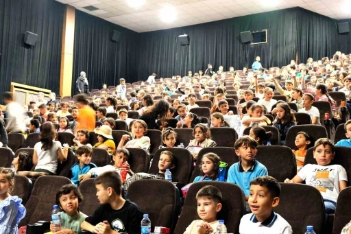 Onikişubat Belediyesi’nden kırsaldaki 1500 öğrenciye sinema hediyesi
