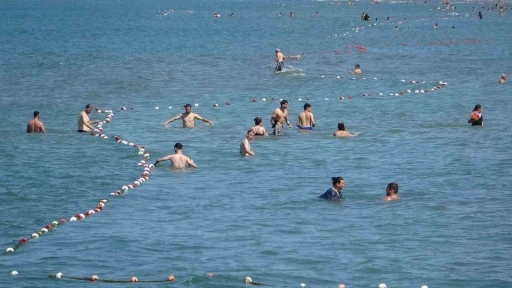 Onlarca boğulma vakasına müdahale eden profesör uyardı: &quot;Deniz keyfiniz faciaya dönüşmesin&quot;
