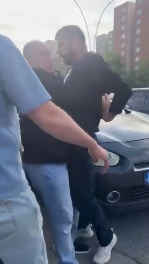 &Ouml;n&uuml;n&uuml; kestikleri servis s&uuml;r&uuml;c&uuml;s&uuml;ne tehditler yağdırıp, darbetmeye &ccedil;alıştılar
