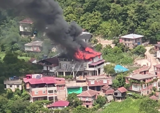 Ordu&rsquo;da 3 katlı binada yangın
