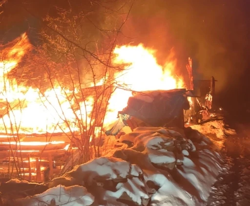 Ordu&rsquo;da ahşap ev ve samanlıkta yangın
