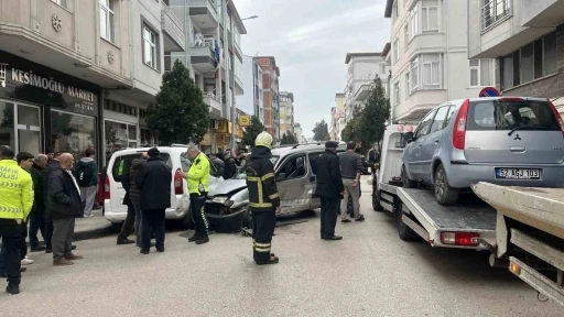Ordu&rsquo;da alkoll&uuml; s&uuml;r&uuml;c&uuml;n&uuml;n karıştığı kazada 5 kişi yaralandı
