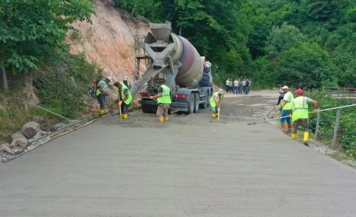 Ordu&rsquo;da beton yol &ccedil;alışmaları s&uuml;r&uuml;yor
