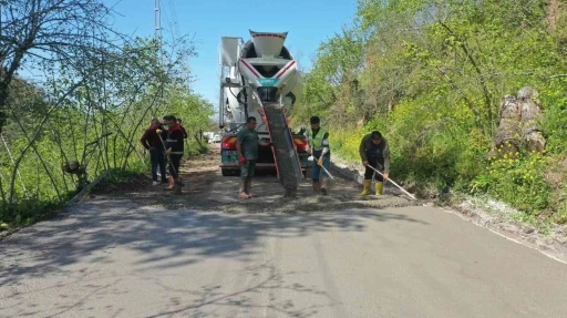Ordu&rsquo;da beton yol seferberliği s&uuml;r&uuml;yor
