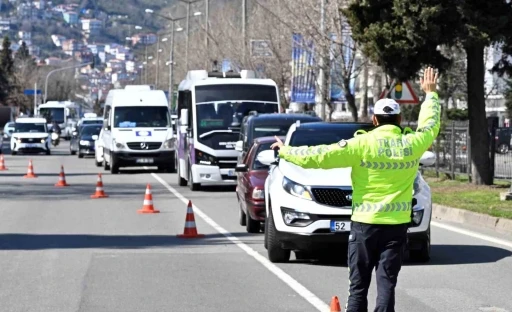 Ordu&rsquo;da bir haftada 17 binden fazla ara&ccedil; ve s&uuml;r&uuml;c&uuml;s&uuml; denetlendi
