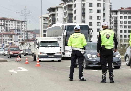 Ordu&rsquo;da bir haftada 17 binden fazla ara&ccedil; ve s&uuml;r&uuml;c&uuml;s&uuml; denetlendi
