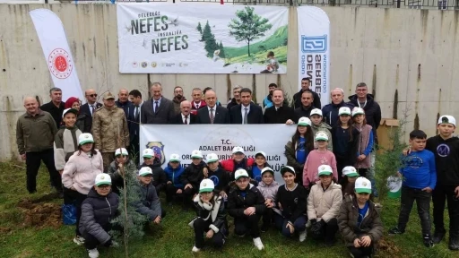 Ordu&rsquo;da fidanlar topraklar buluşturuldu
