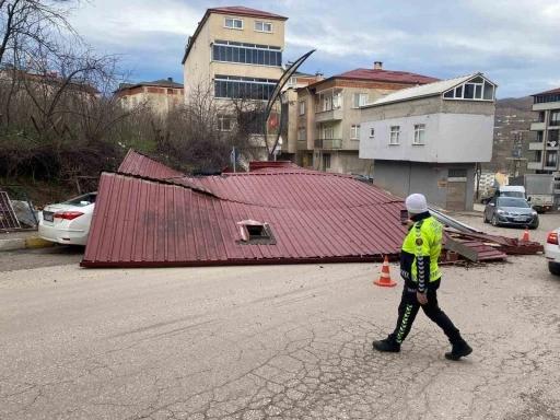 Ordu&rsquo;da fırtına hayatı olumsuz etkiledi

