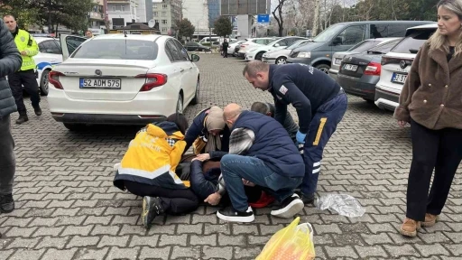 Ordu&rsquo;da geri manevra yapan otomobilin &ccedil;arptığı kadın yaralandı
