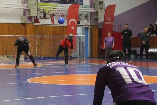 Ordu’da görme engelliler ile protokol arasında ‘goalball’ maçı
