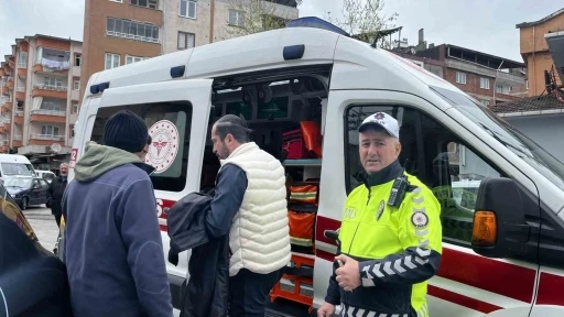 Ordu’da hafif ticari araca çarpan motosikletin sürücüsü yaralandı

