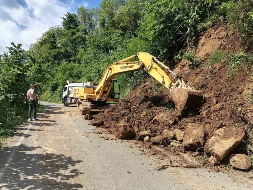 Ordu&rsquo;da heyelan nedeniyle ulaşıma kapanan 236 mahalle yolu a&ccedil;ıldı

