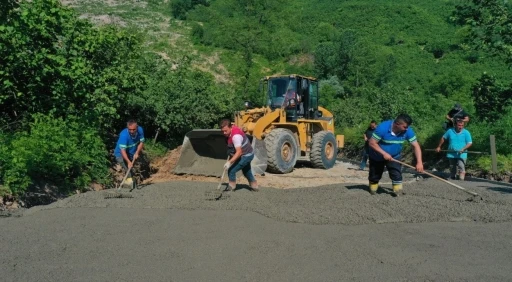 Ordu&rsquo;da heyelan sonucu a&ccedil;ılan alternatif yol betonla g&uuml;&ccedil;lendirildi

