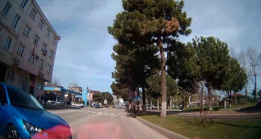 Ordu&rsquo;da iki otomobilin kafa kafaya &ccedil;arpışmasına ramak kaldı

