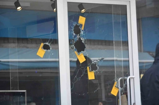 Ordu&rsquo;da iş yerine uzun namlulu silahla saldırı: O anlar g&uuml;venlik kamerasında
