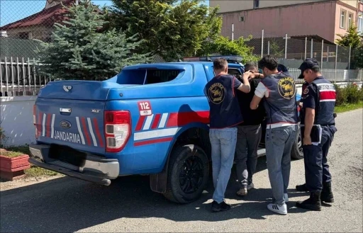 Ordu&rsquo;da jandarma 43 aranan ş&uuml;pheliyi yakaladı
