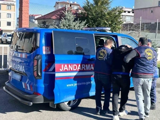 Ordu&rsquo;da jandarma aranması bulunan 53 ş&uuml;pheliyi yakaladı, 26&rsquo;sı tutuklandı
