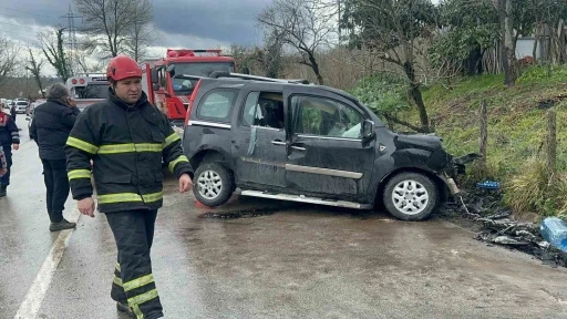 Ordu&rsquo;da kamyon ile kamyonet kafa kafaya &ccedil;arpıştı: 2 &ouml;l&uuml;, 2 ağır yaralı
