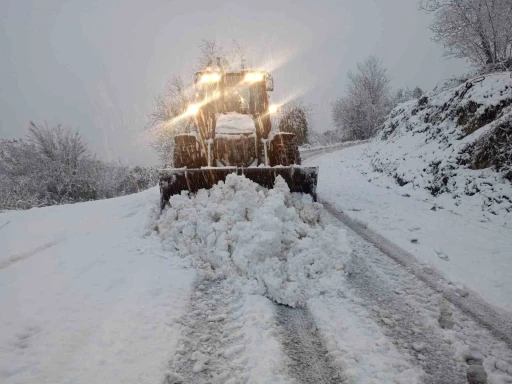 Ordu&rsquo;da karla m&uuml;cadele: Kardan kapanan 510 mahalle yolu ulaşıma a&ccedil;ıldı
