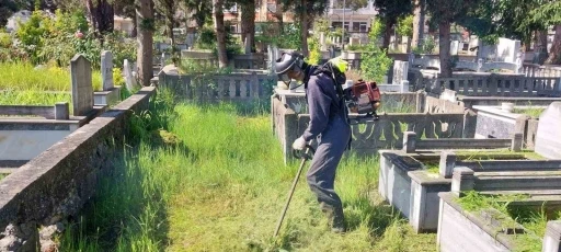 Ordu&rsquo;da mezarlıklar bayrama hazırlanıyor
