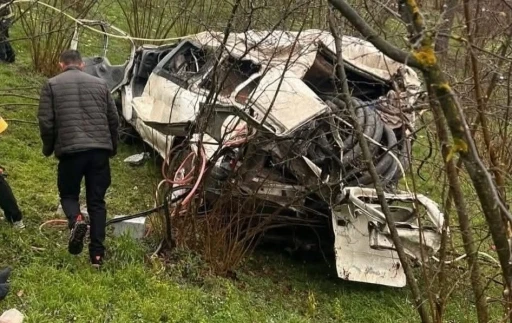 Ordu&rsquo;da minib&uuml;s fındık bah&ccedil;esine yuvarlandı: 2 yaralı
