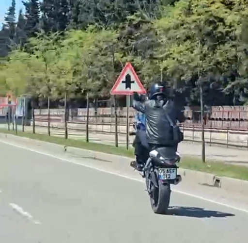 Ordu’da motosiklet ile trafikte şov yapan sürücüye ceza yağdı
