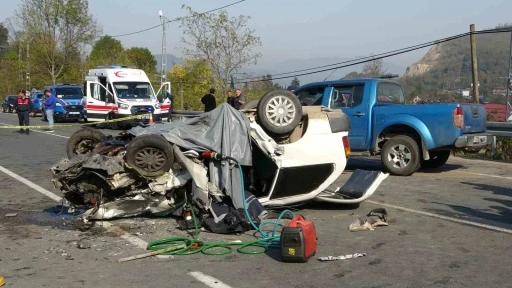 Ordu’da otomobil ile kamyonet çarpıştı: Baba öldü, sürücü oğlu ve diğer sürücü ağır yaralandı
