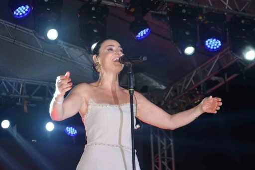 Ordu’da Sevcan Orhan rüzgarı esti: &quot;Müziğine, kültürüne, memleketine sahip çıkan insanın sırtı yere gelmez&quot;
