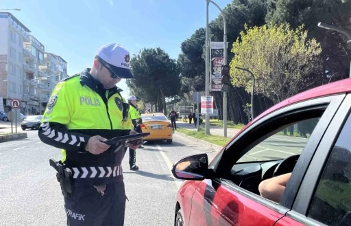 Ordu&rsquo;da s&uuml;r&uuml;c&uuml;lere emniyet kemer denetiminde 23 bin lira cezai işlem