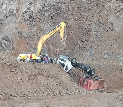 Ordu’da taş ocağında kamyon devrildi, sürücü hayatını kaybetti

