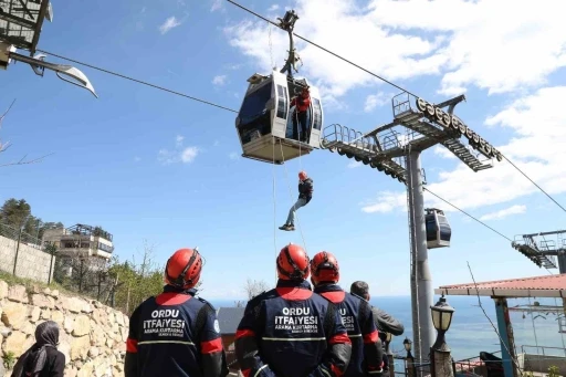 Ordu&rsquo;da teleferik hattında kurtarma tatbikatı
