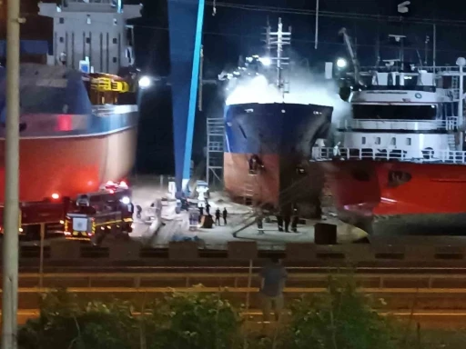 Ordu’da tersanedeki gemide yangın

