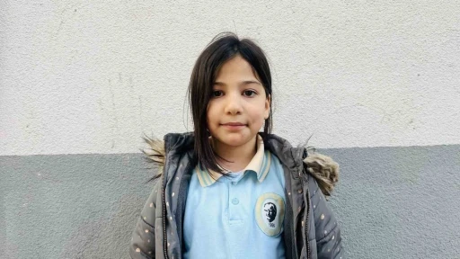 Ordu&rsquo;da &uuml;ş&uuml;yen k&uuml;&ccedil;&uuml;k kıza polislerden y&uuml;rekleri ısıtan hareket
