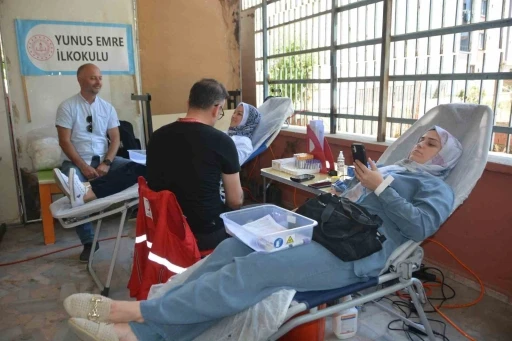 Ordu&rsquo;da veliler ve &ouml;ğretmenler kan vererek umut oldular

