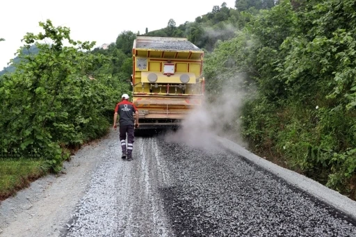 Ordu&rsquo;nun kırsal mahallelerinde sıcak asfalt &ccedil;alışmaları

