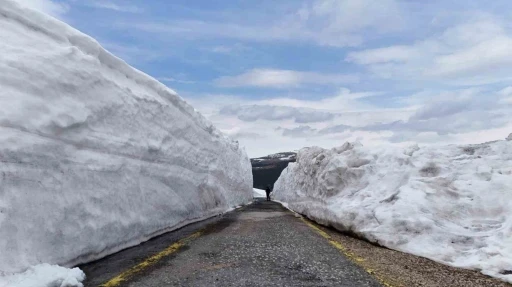 Ordu&rsquo;nun y&uuml;kseklerinde nisan sonunda 4 metre kar
