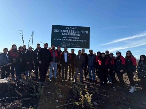 Orhaneli&rsquo;de 188 fidan toprakla buluştu
