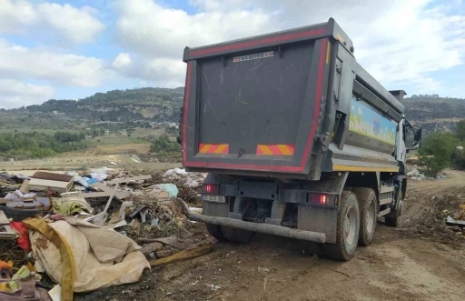 Ormanlık alana atık d&ouml;ken Mersin Yenişehir Belediyesine 4,6 milyon liralık ceza
