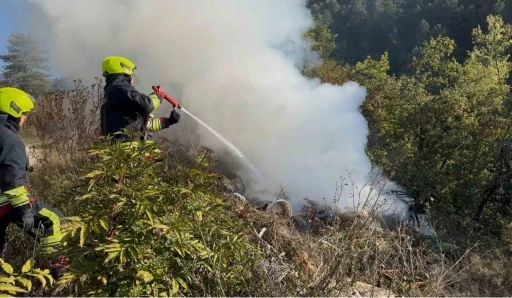 Ormanlık alanda çöp yangını büyümeden söndürüldü
