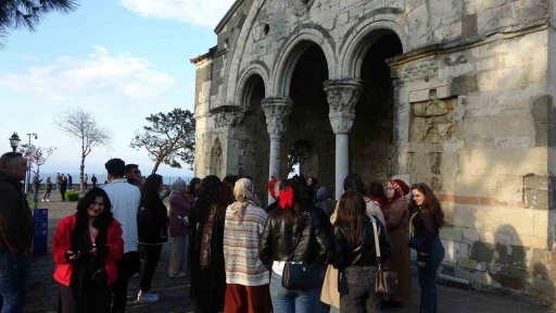 Ortahisar Ayasofya Camisi Ramazan Bayramı’nda ziyaretçi akınına uğruyor
