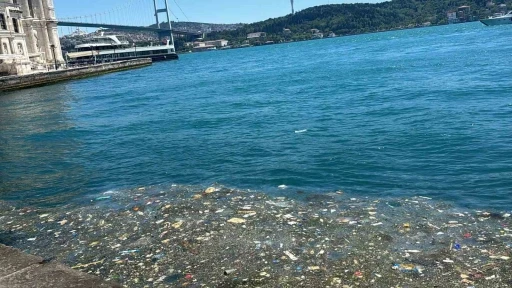 Ortak&ouml;y Sahili&rsquo;nde kirlilik tepki &ccedil;ekti: Vatandaşlardan temizlik &ccedil;ağrısı
